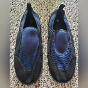 Mens Water Shoes size 11